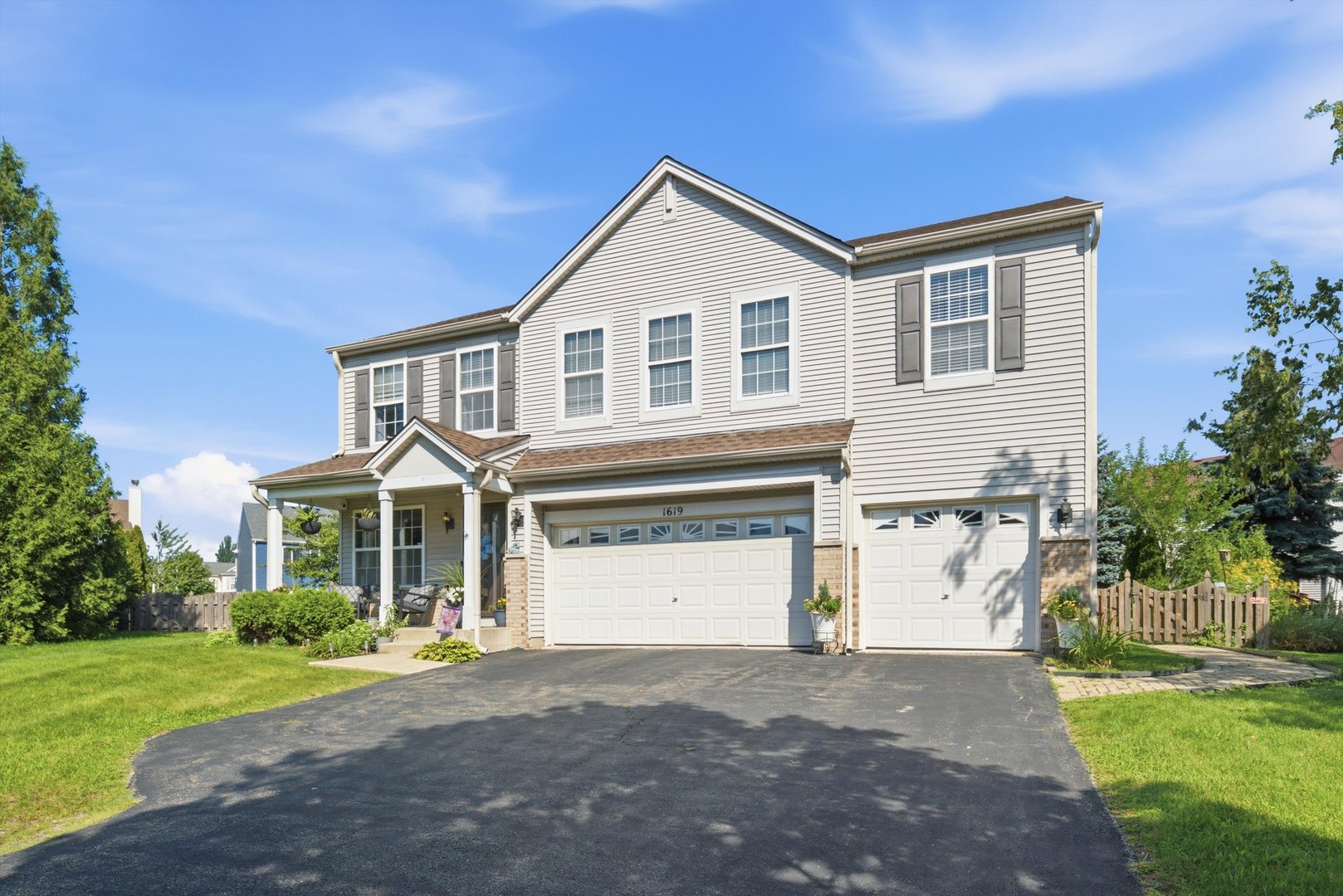 1619 Golden Ridge Drive Property Photo 3