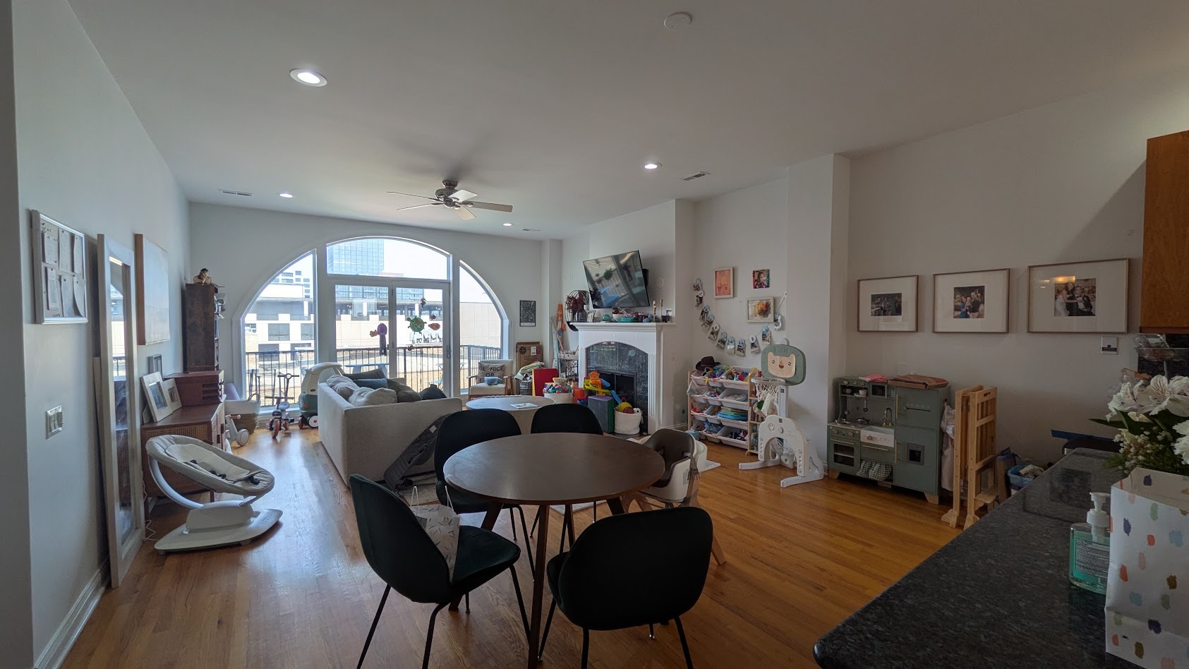 1355 W Washington Boulevard 6b Property Photo 2