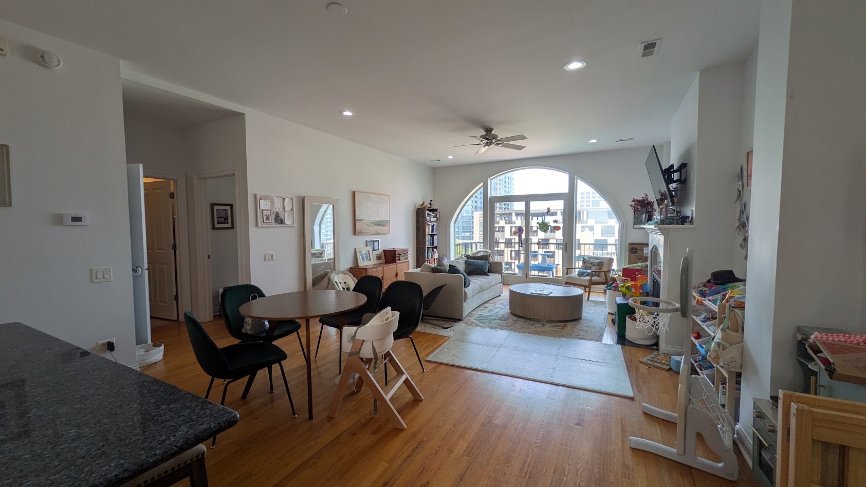 1355 W Washington Boulevard 6b Property Photo 7