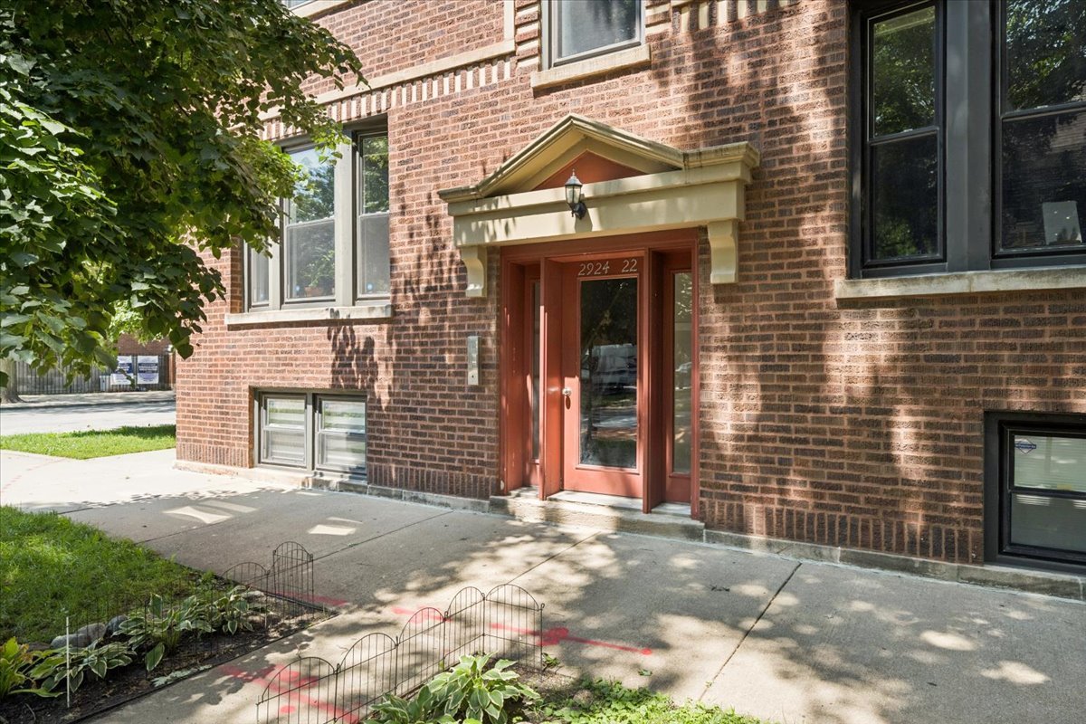 2924 W Berteau Avenue 1