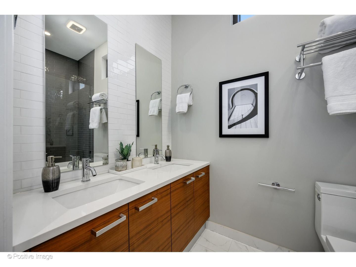 2029 N Hoyne Avenue Property Photo 33