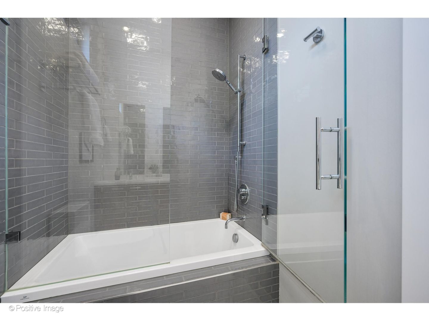 2029 N Hoyne Avenue Property Photo 34