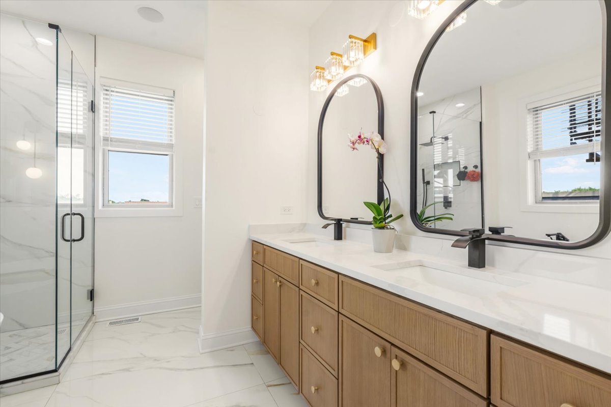 4030 N California Avenue 3 Property Photo 13