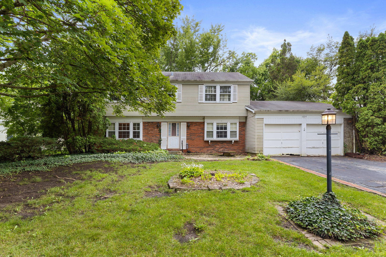 1054 Alden Lane Property Photo 1
