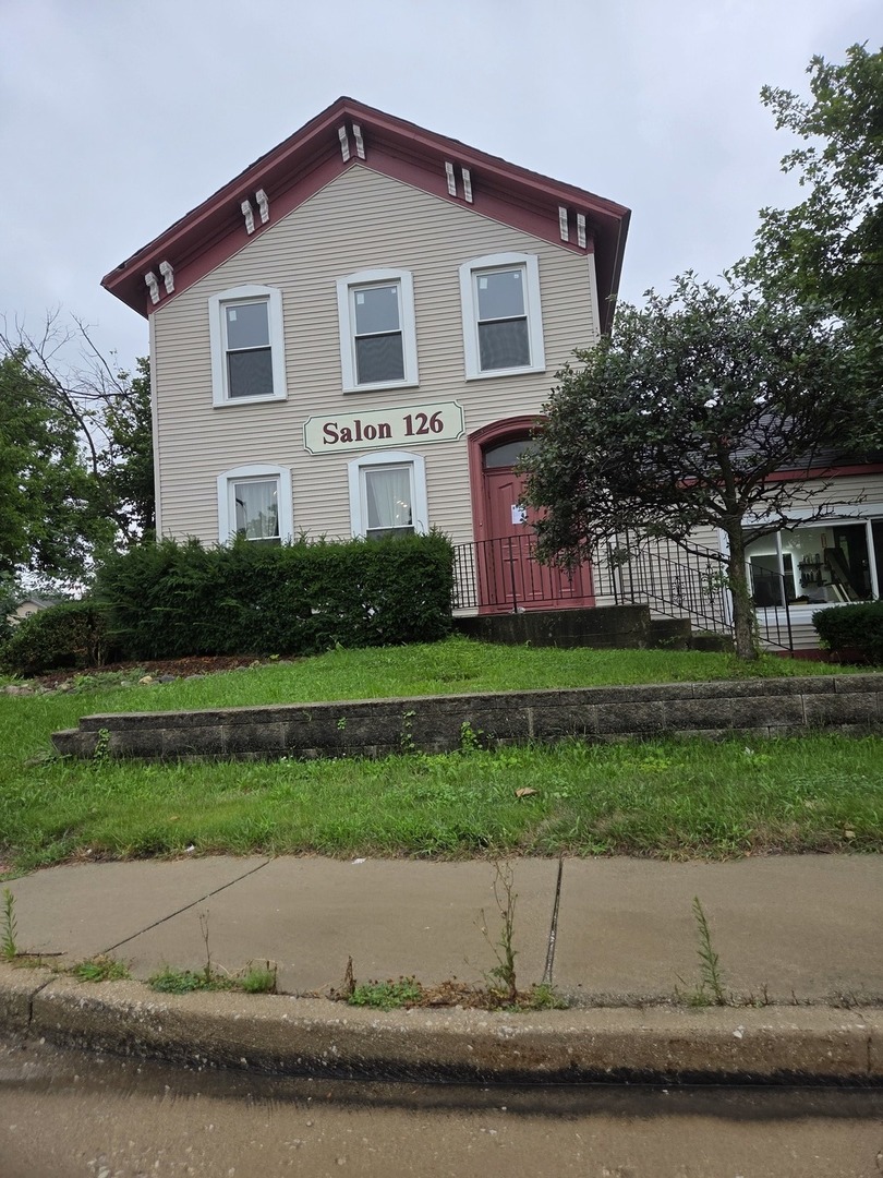 126 W Lake Street Property Photo 1
