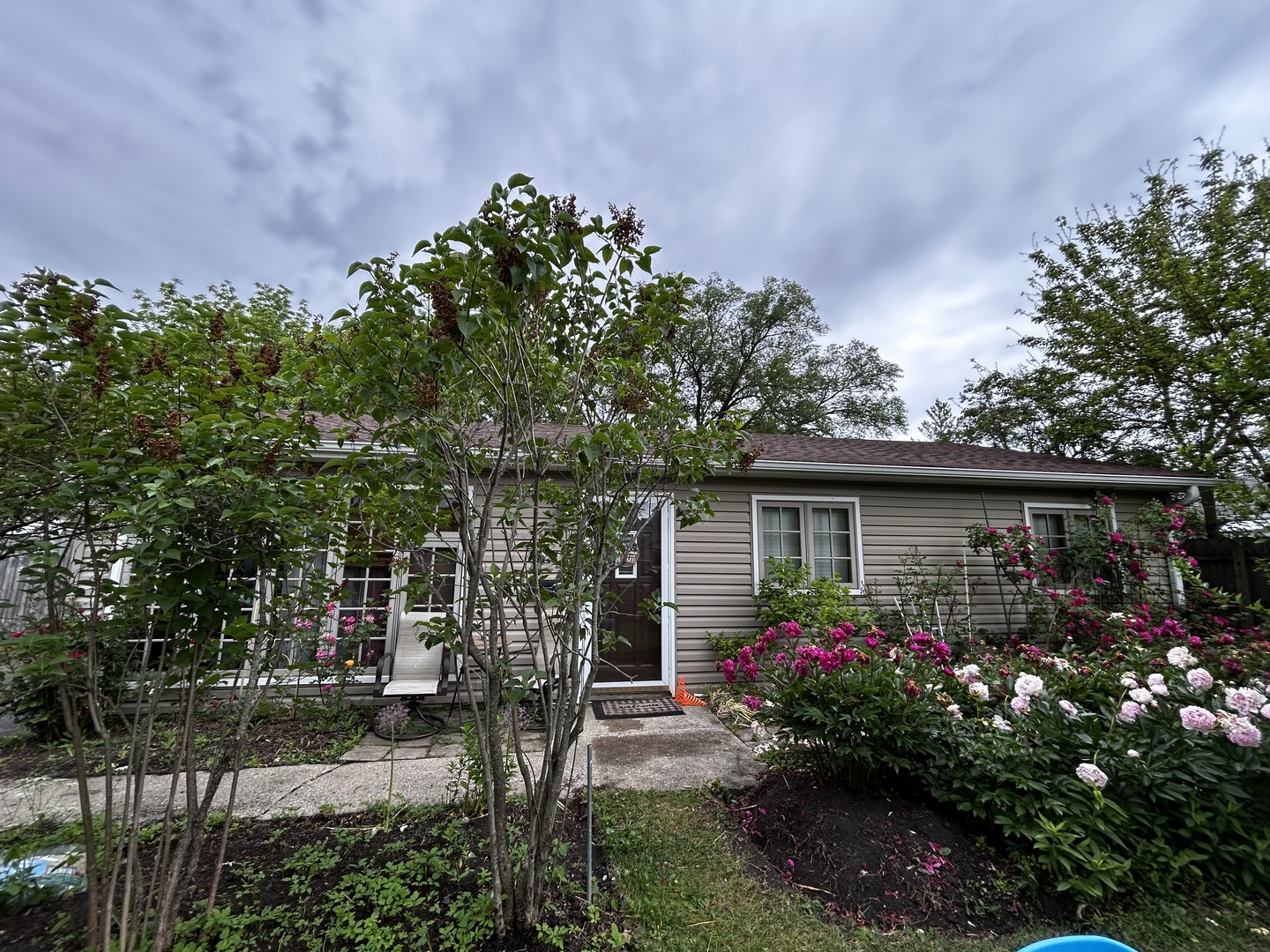 324 N EMERALD Avenue Property Photo 1