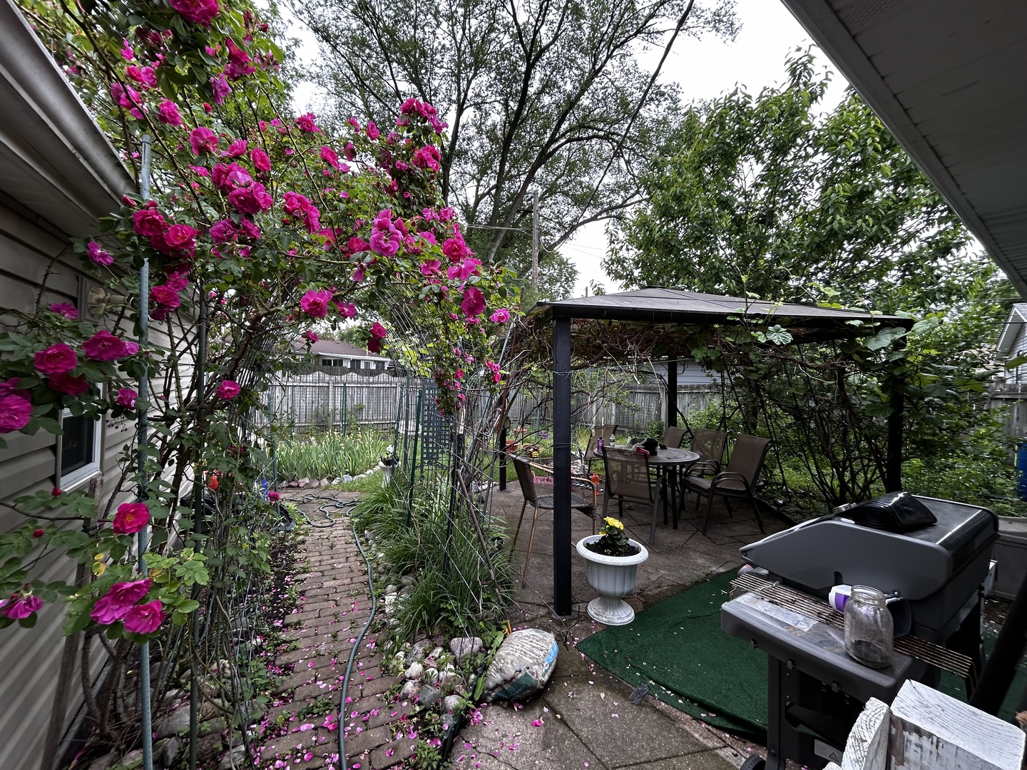 324 N Emerald Avenue Property Photo 3