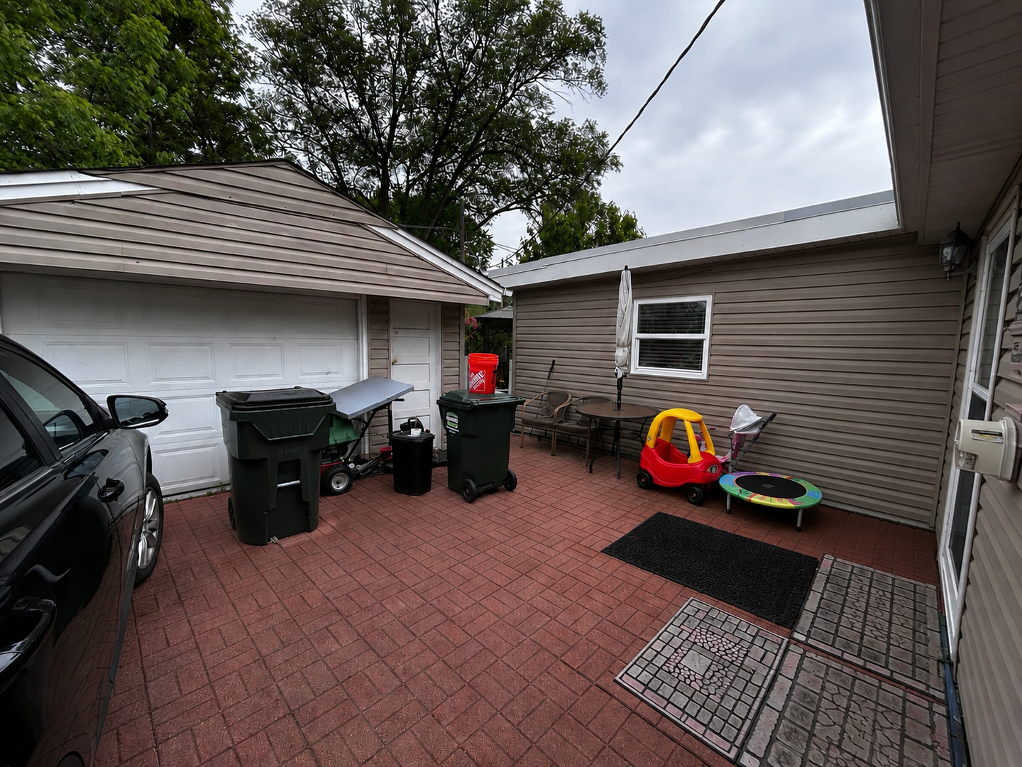 324 N Emerald Avenue Property Photo 5