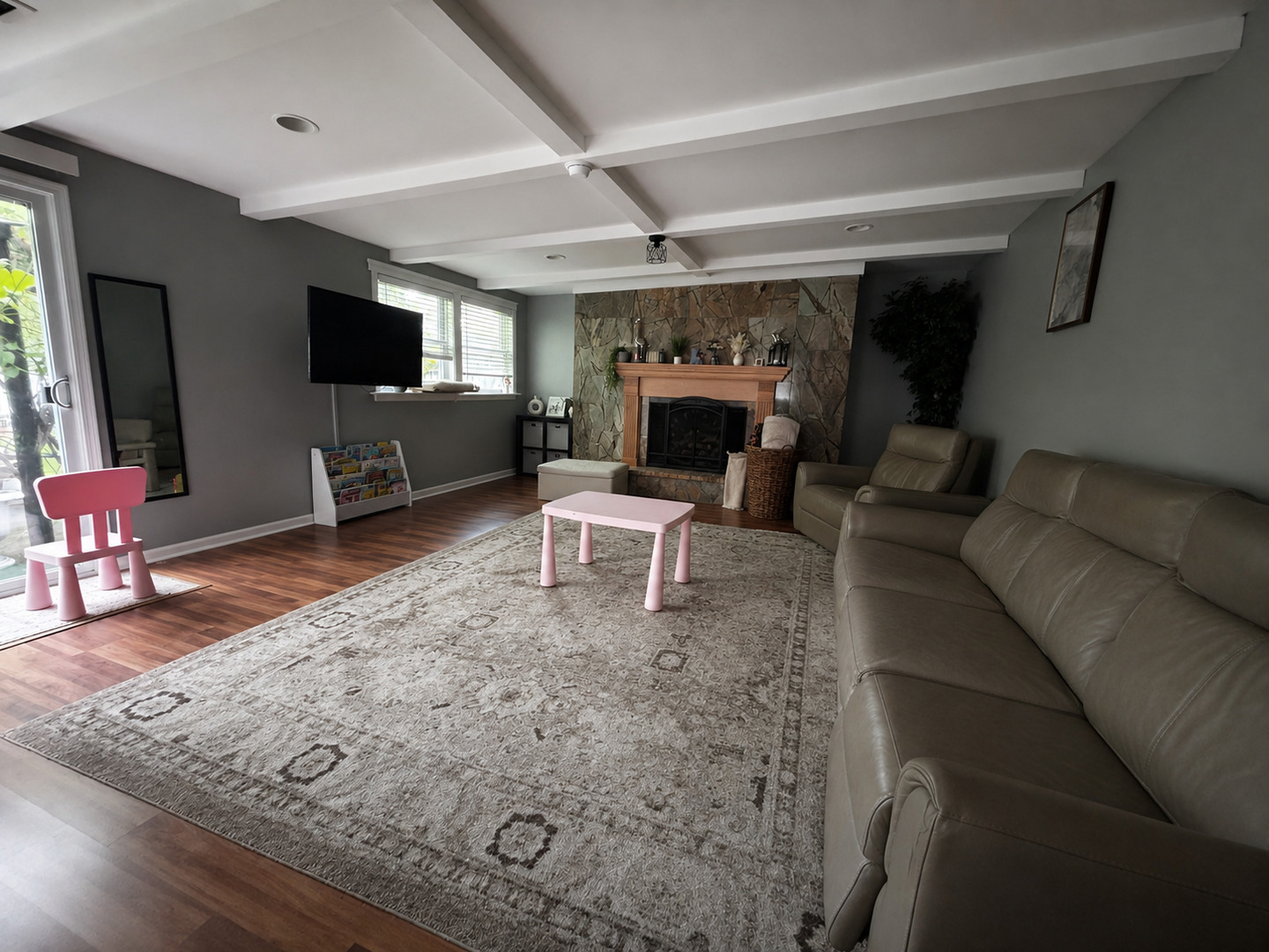 324 N Emerald Avenue Property Photo 6