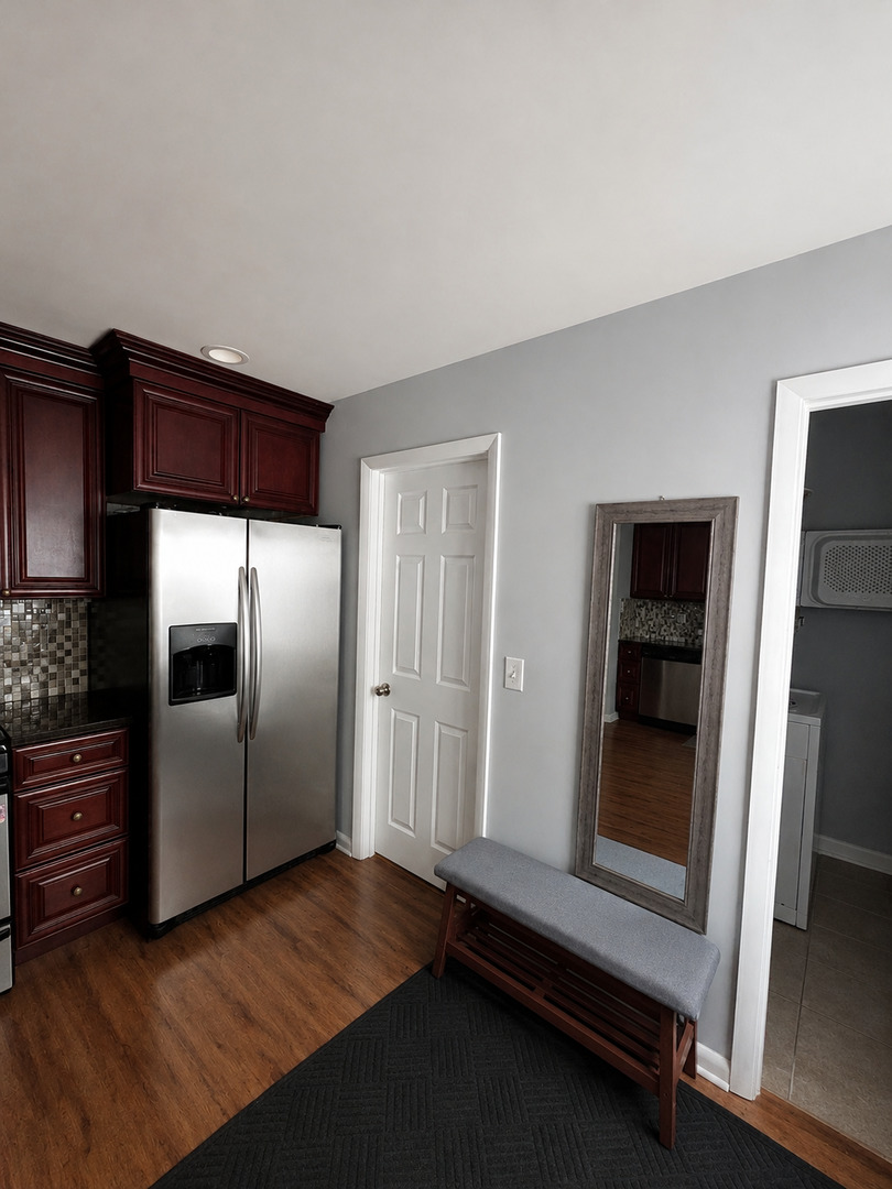 324 N Emerald Avenue Property Photo 9