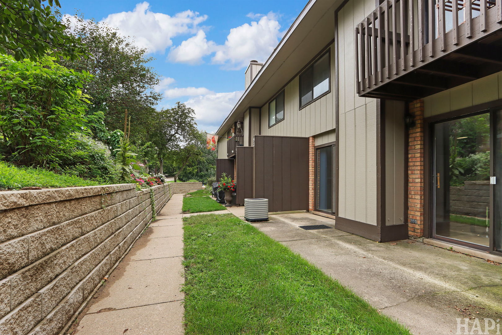 93 Mineola Road 93 Property Photo 2