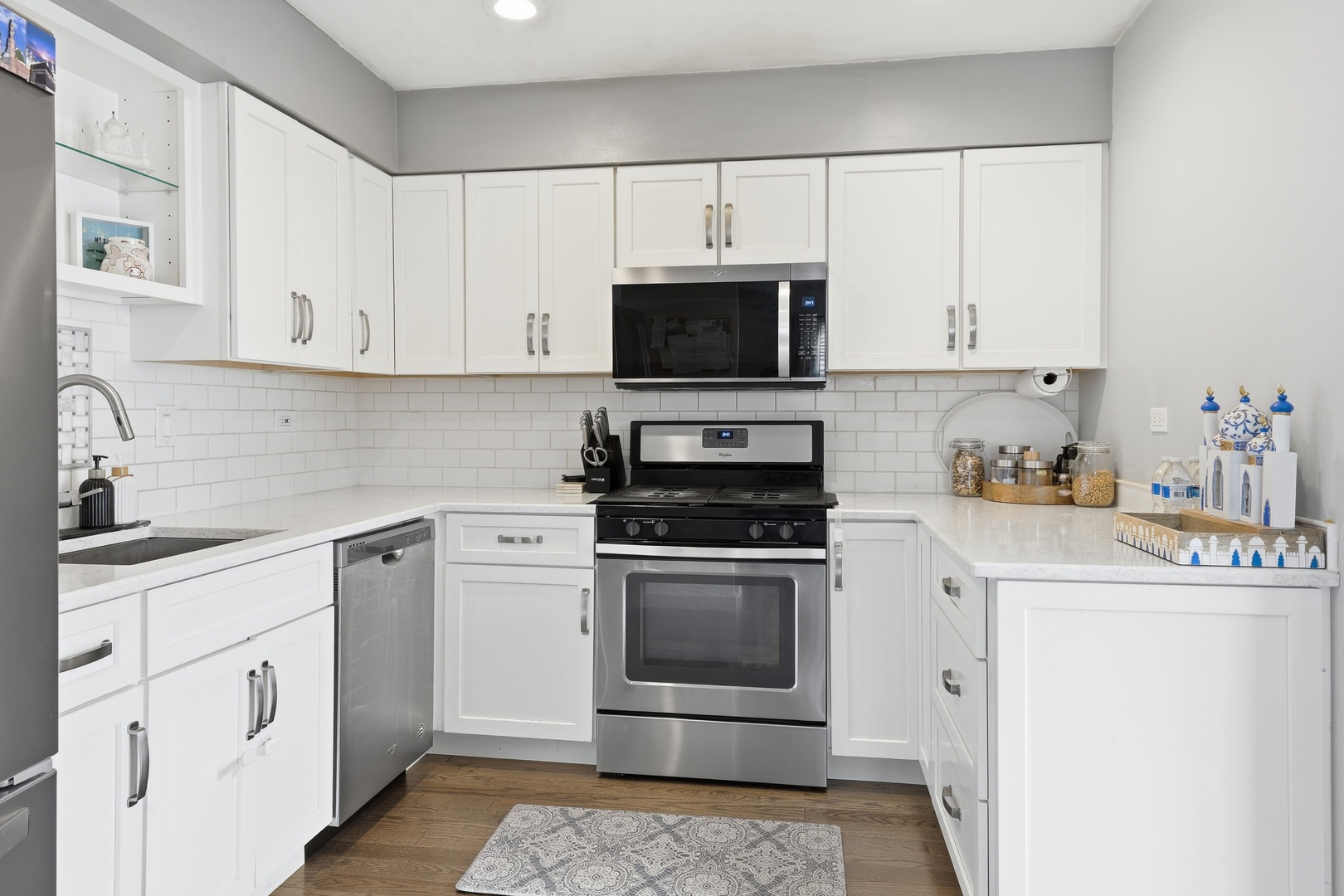 1811 Carlisle Court Property Photo 7