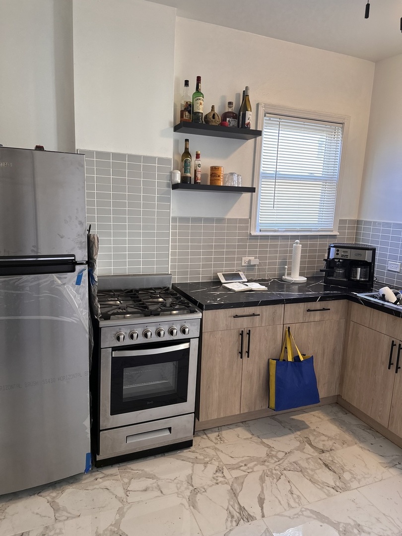 5658 S Honore Street Property Photo 6