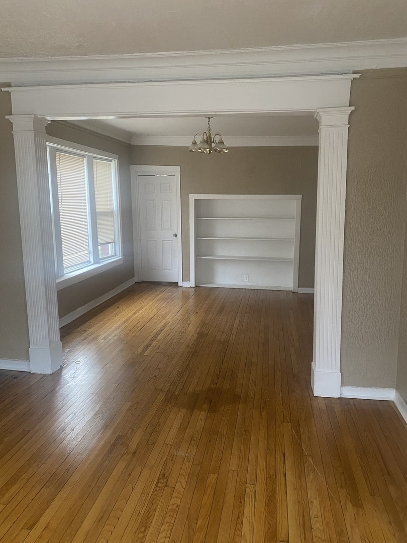 5658 S Honore Street Property Photo 9
