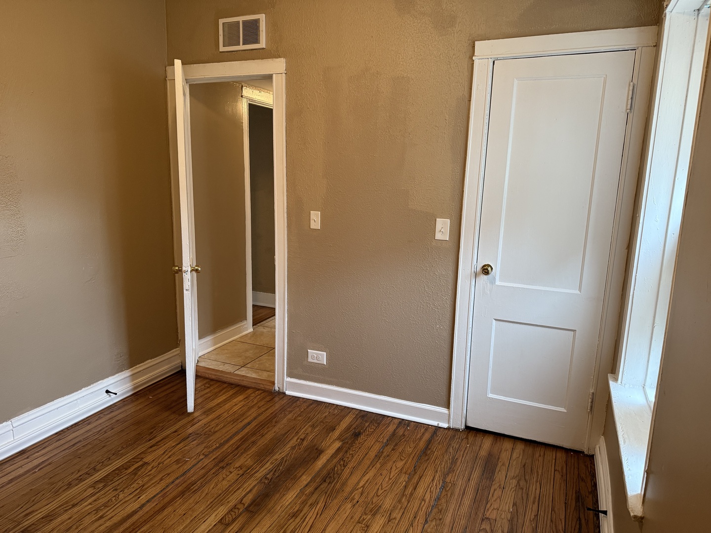 5658 S Honore Street Property Photo 13
