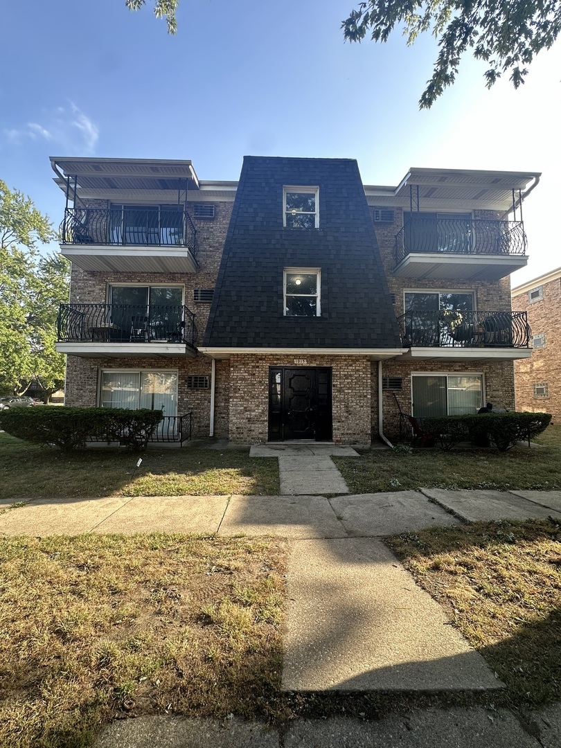 1015 E 150th Place 3E Property Photo 1
