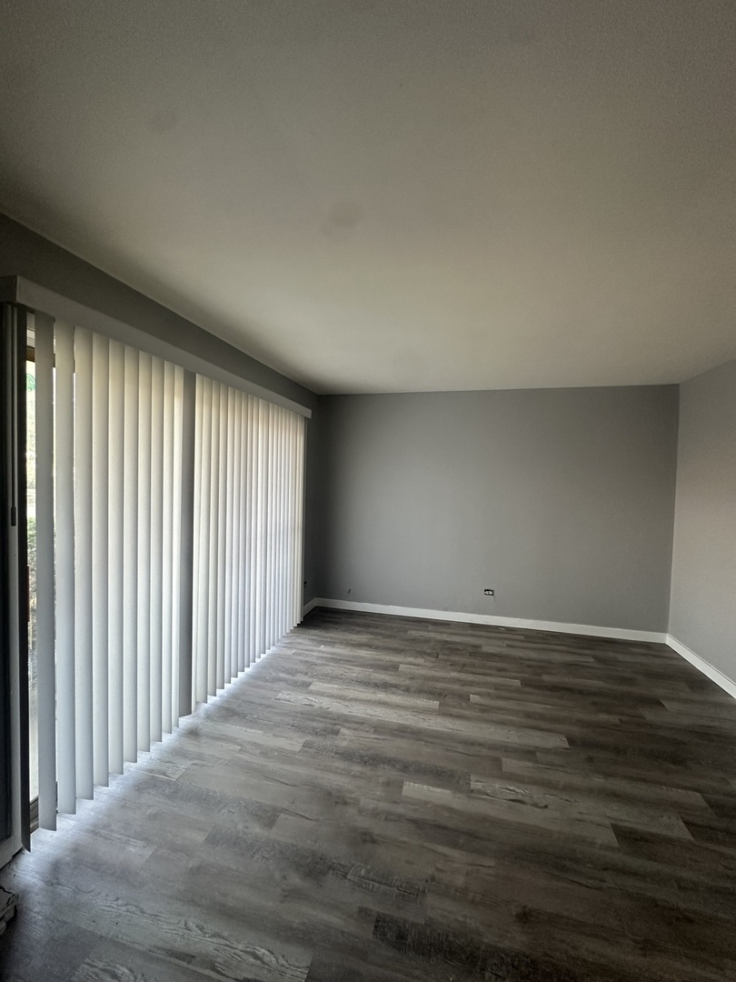 1015 E 150th Place 3e Property Photo 3