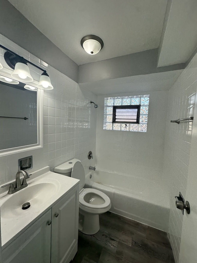 1015 E 150th Place 3e Property Photo 10