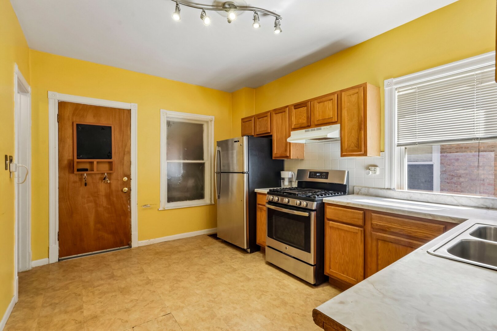 3234 W Haddon Avenue Property Photo 11