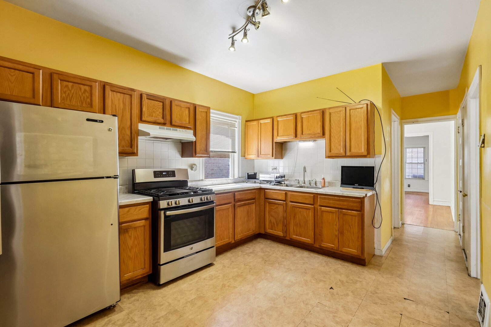 3234 W Haddon Avenue Property Photo 12
