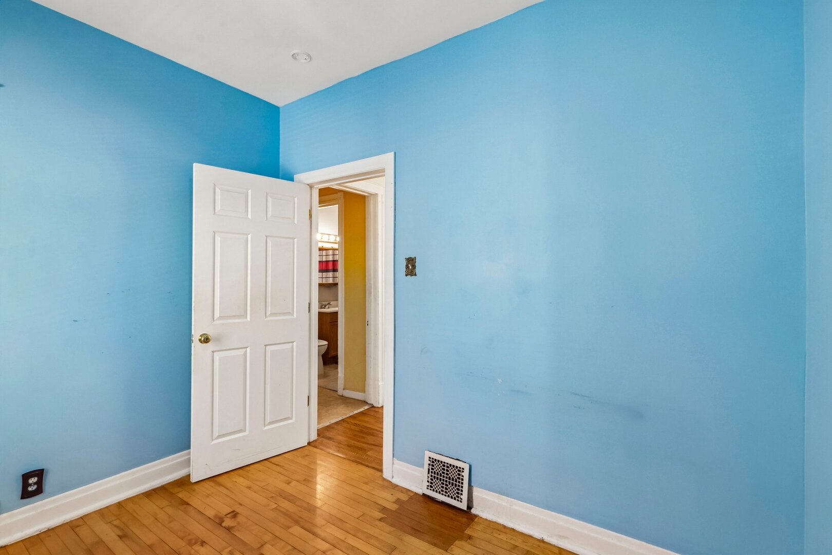 3234 W Haddon Avenue Property Photo 17