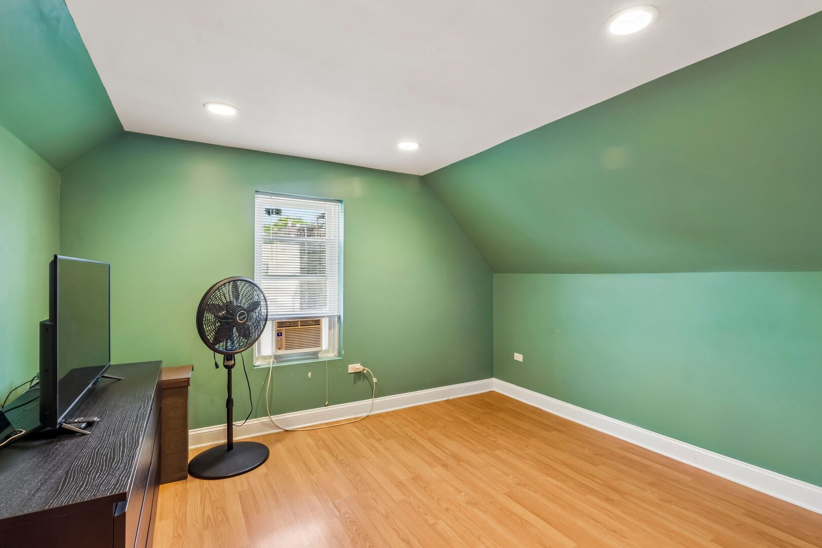 3234 W Haddon Avenue Property Photo 23