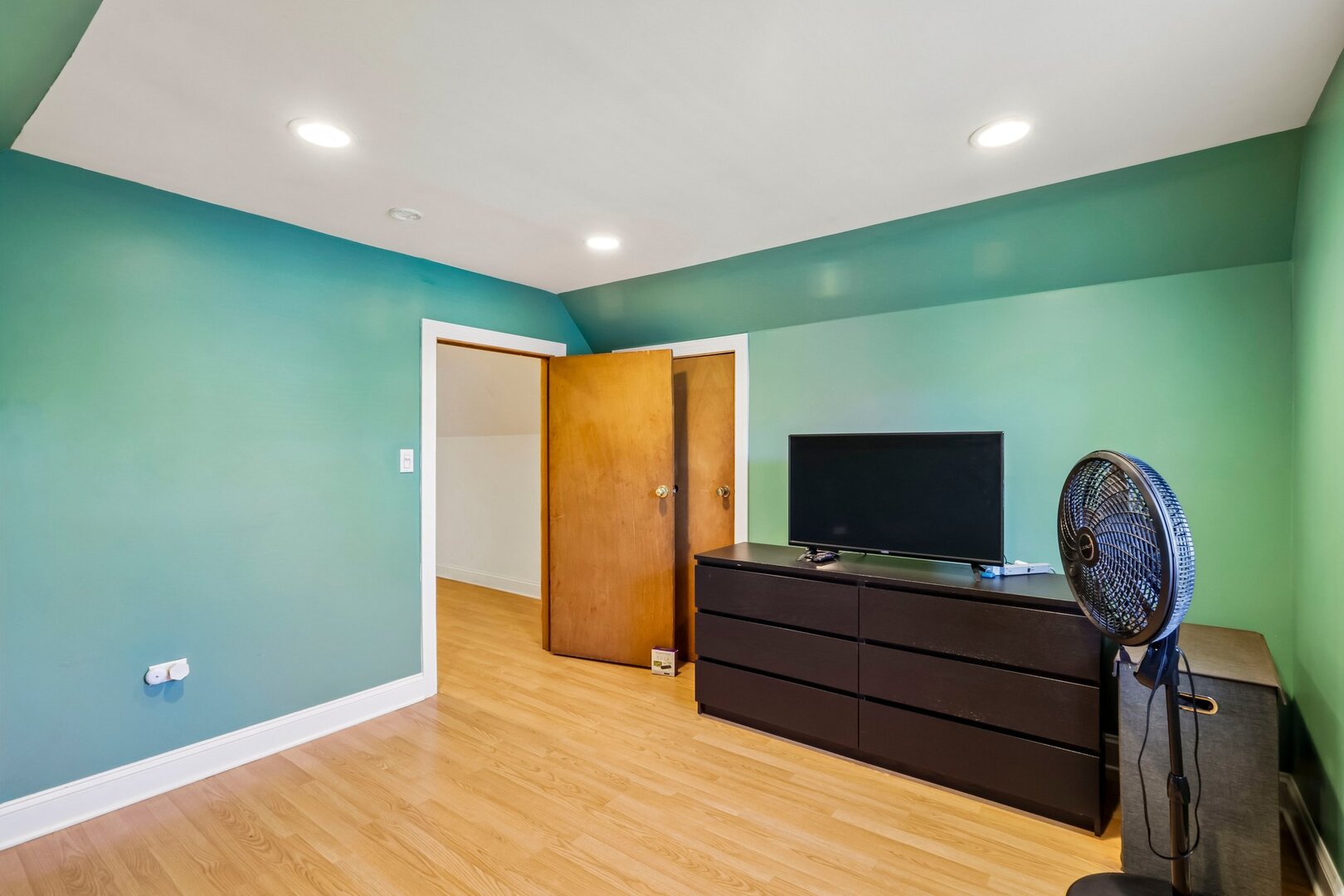 3234 W Haddon Avenue Property Photo 24