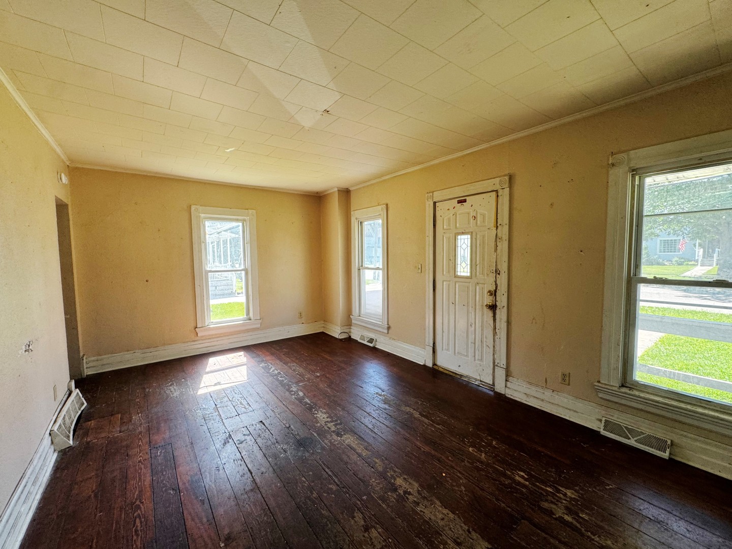 302 E Prospect Street Property Photo 8