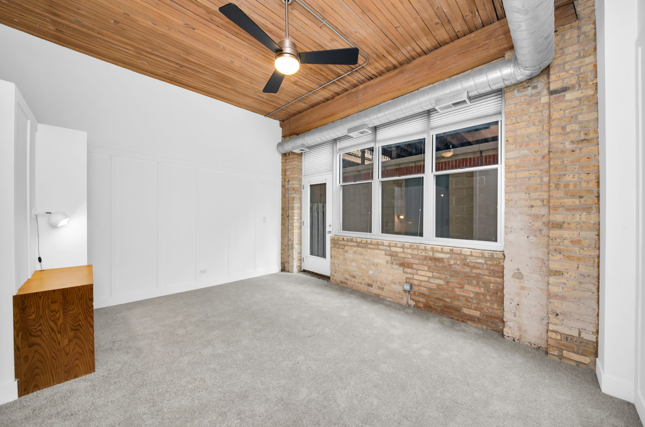 2333 W St. Paul Avenue 202 Property Photo 9