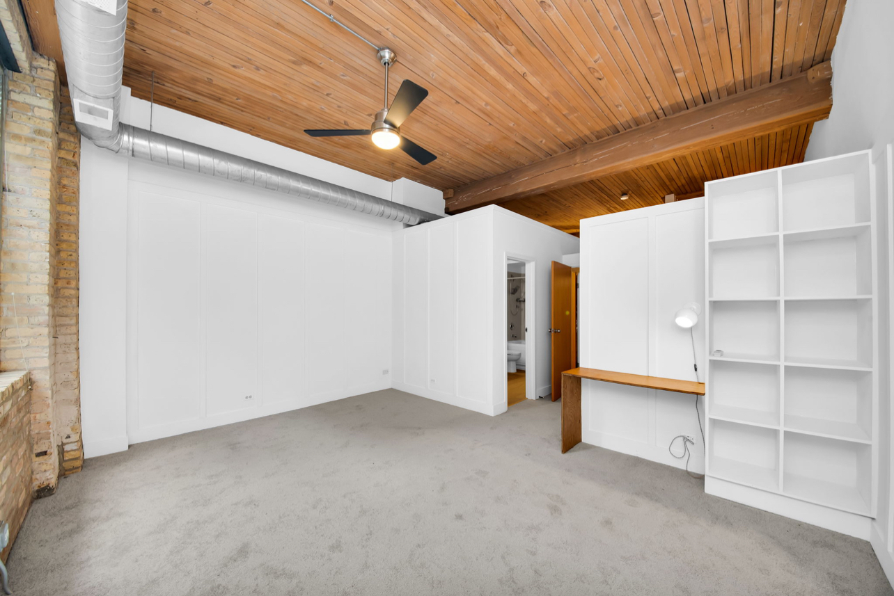 2333 W St. Paul Avenue 202 Property Photo 10