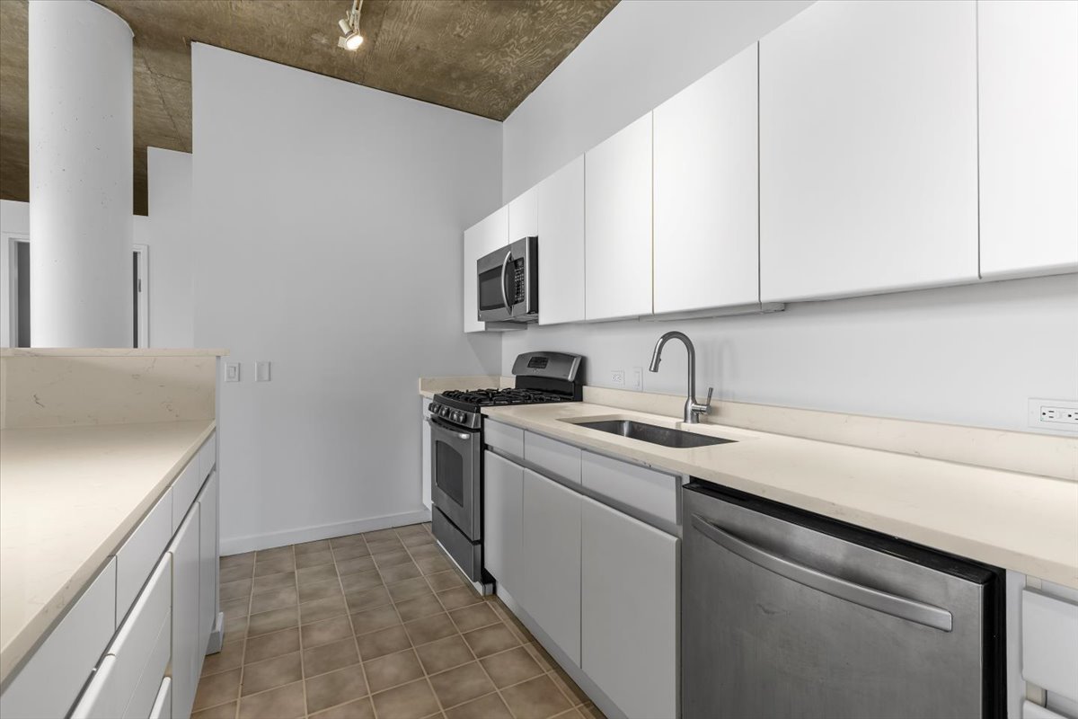939 W Huron Street 308 Property Photo 6