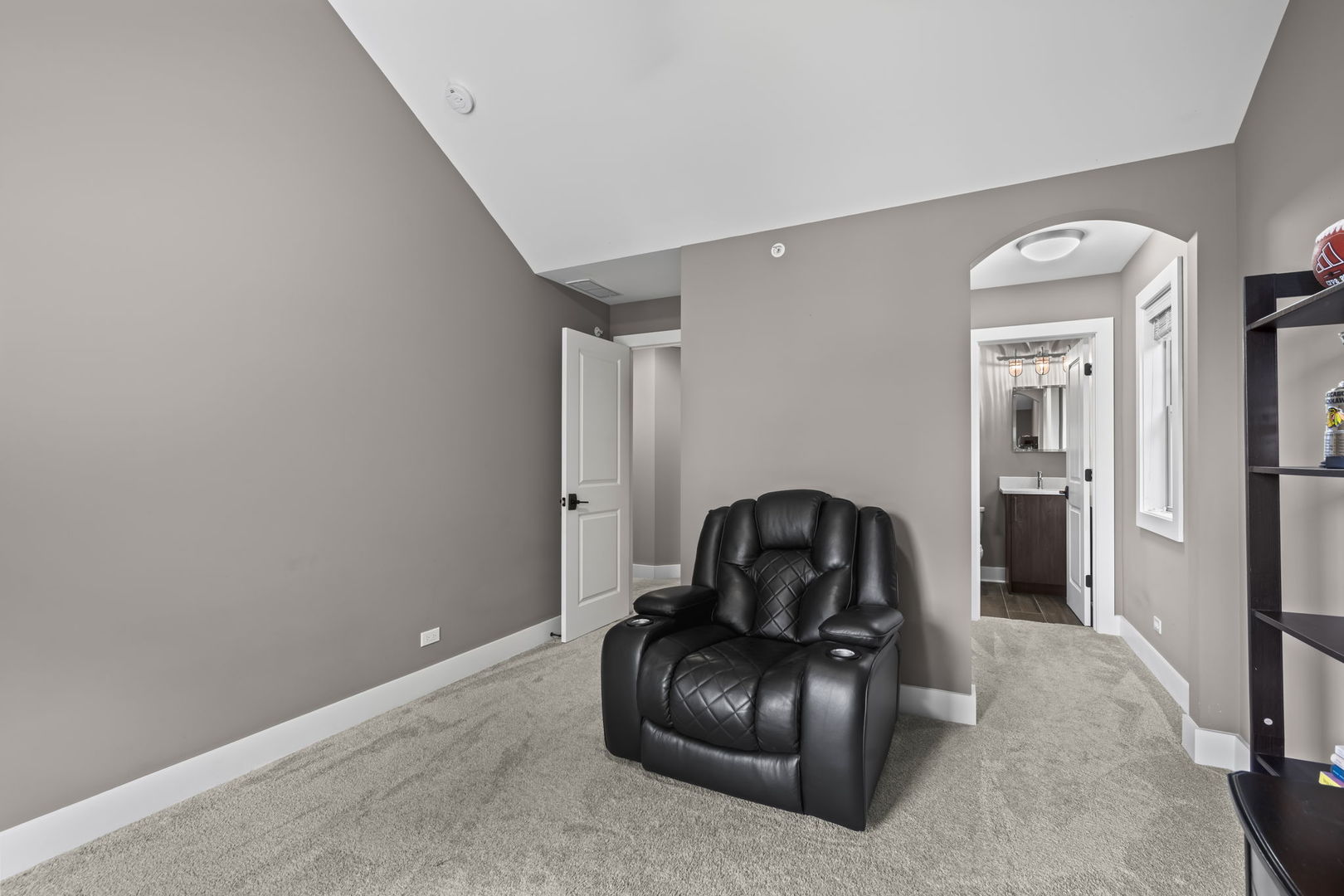 12732363 Property Photo 40