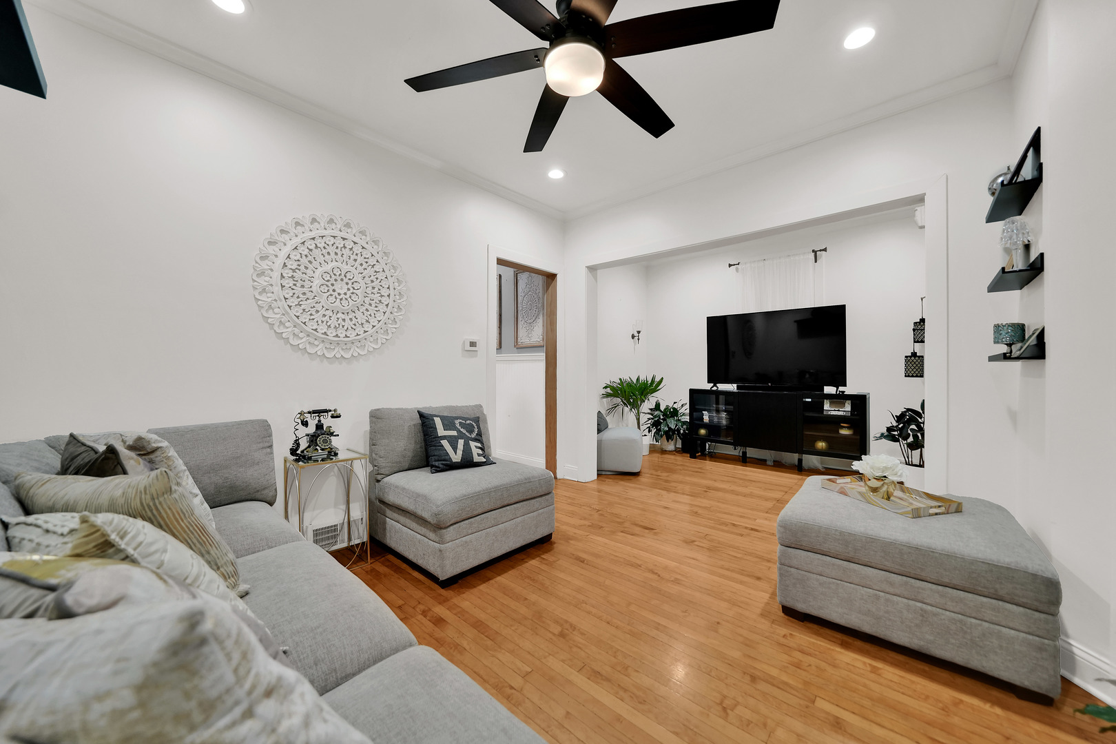 1410 Clarence Avenue Property Photo 8