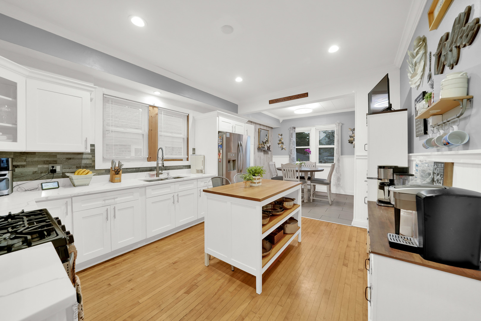 1410 Clarence Avenue Property Photo 9