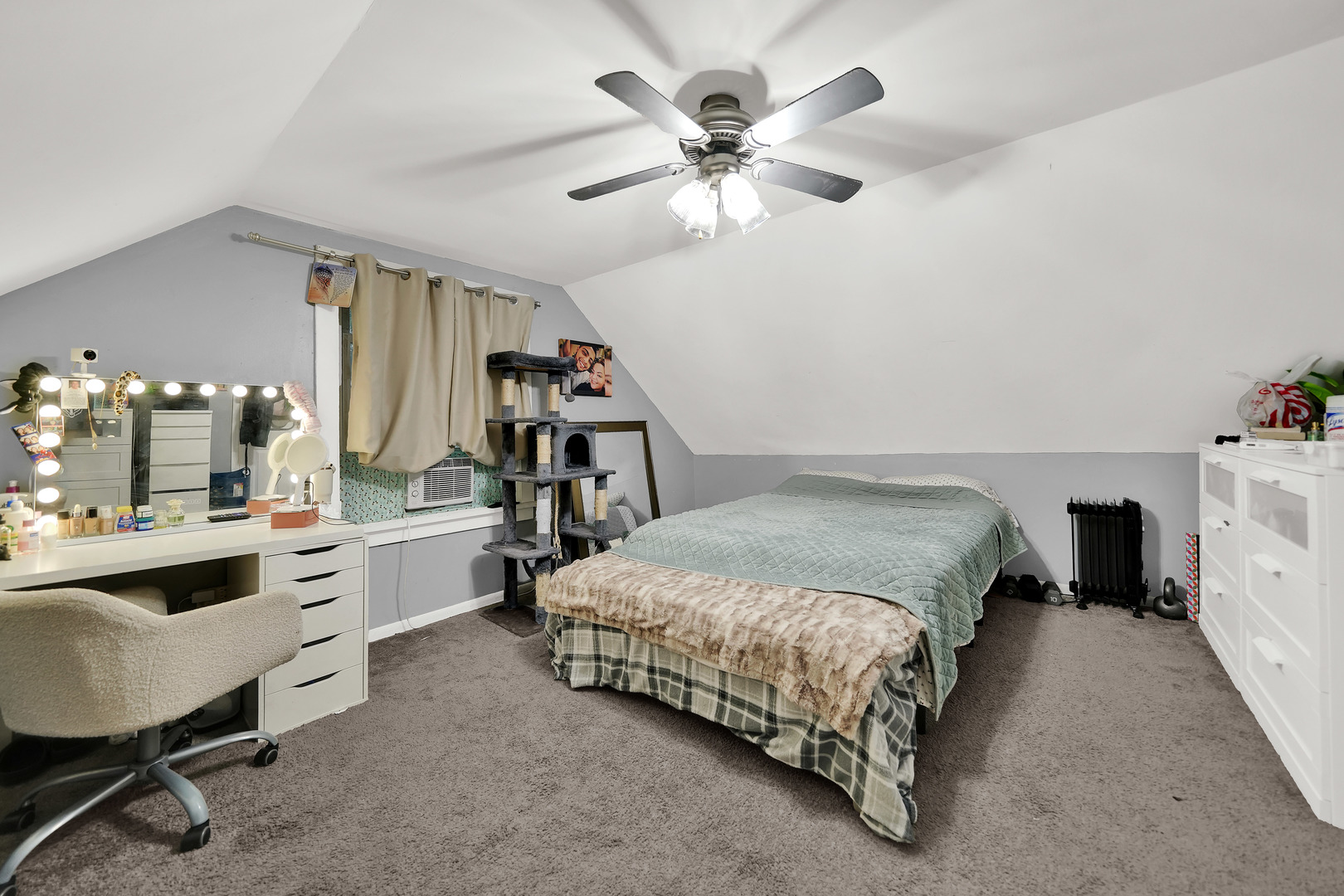 1410 Clarence Avenue Property Photo 17
