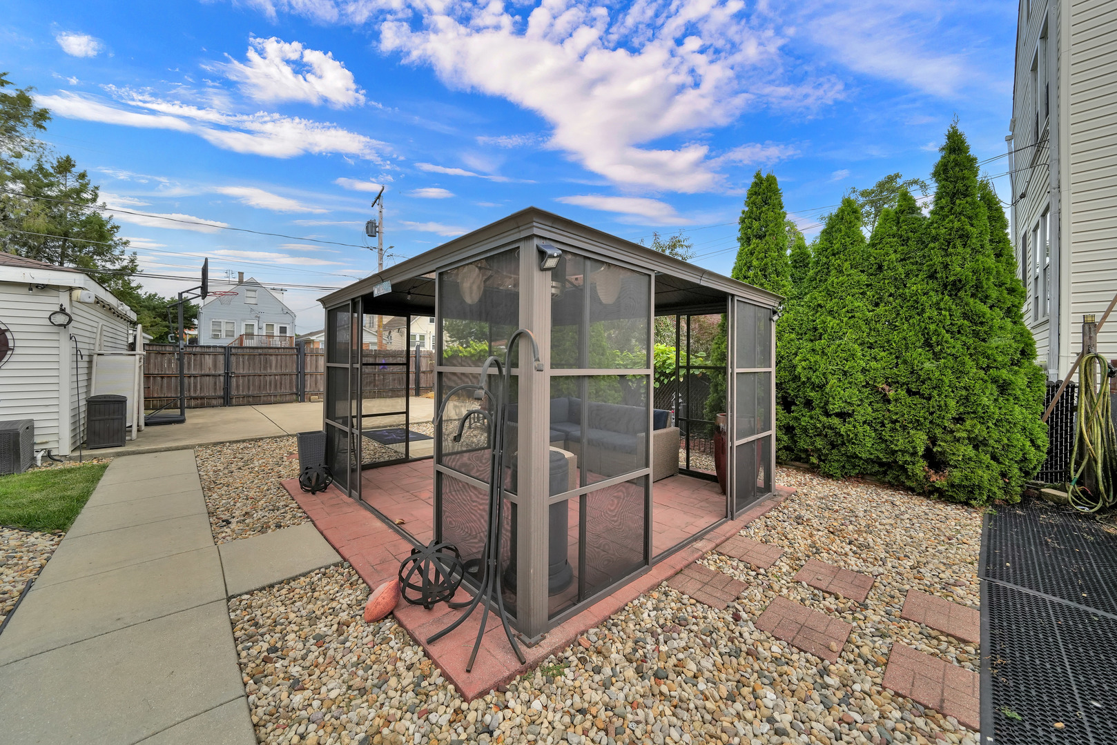 1410 Clarence Avenue Property Photo 23