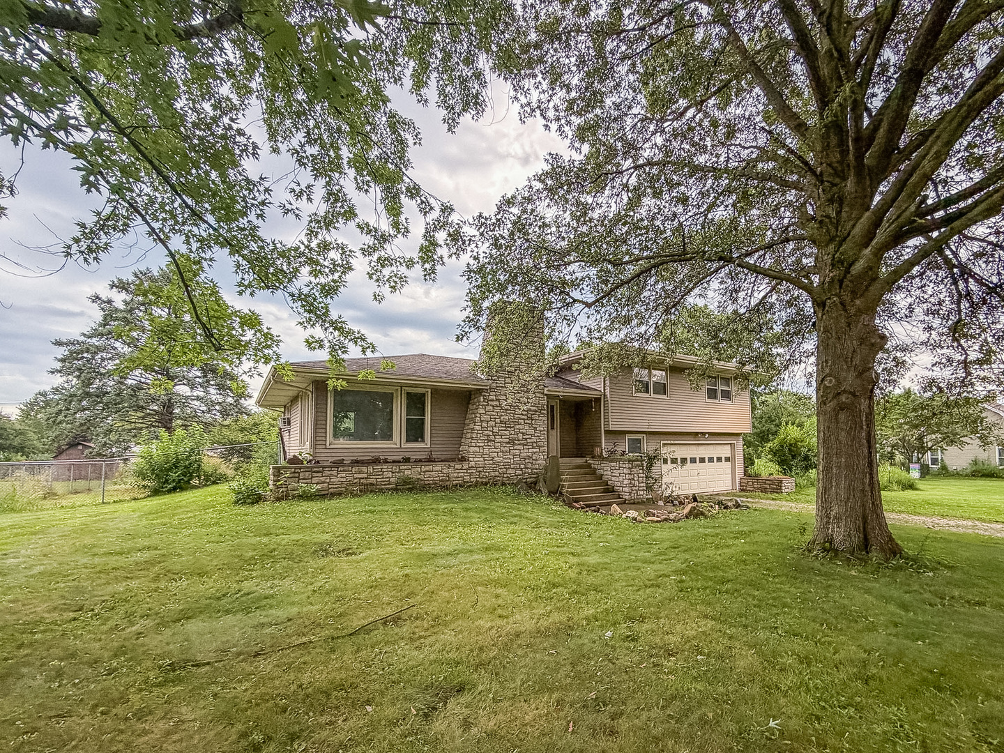 2206 Fogel Road Property Photo 3