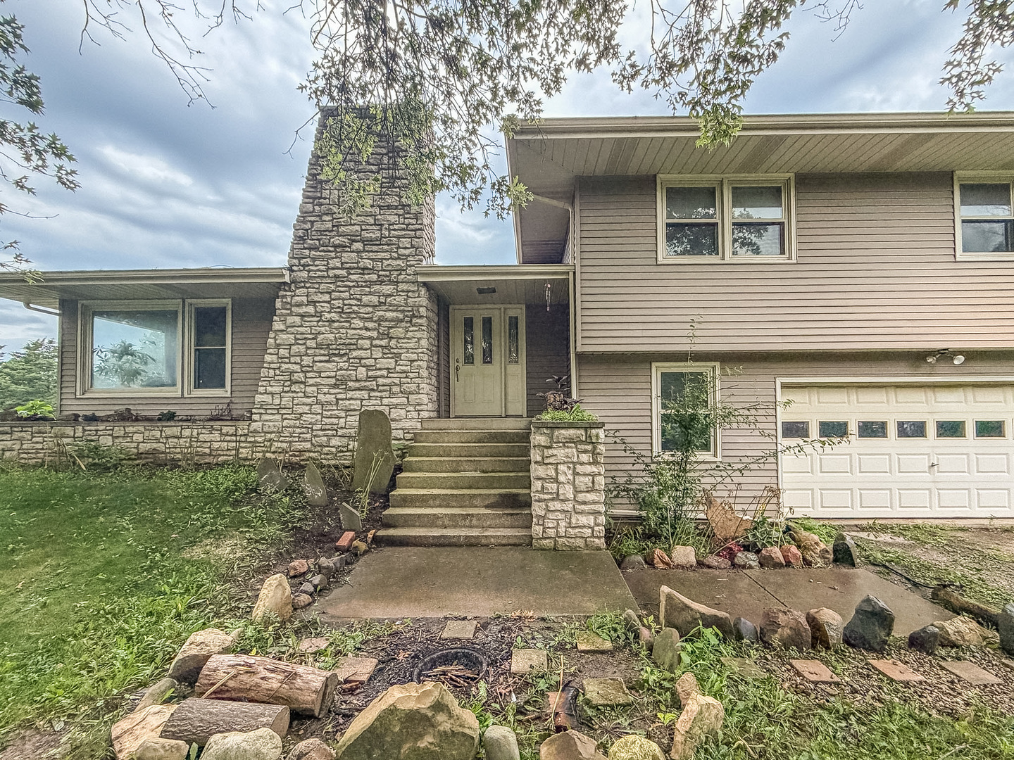 2206 Fogel Road Property Photo 4