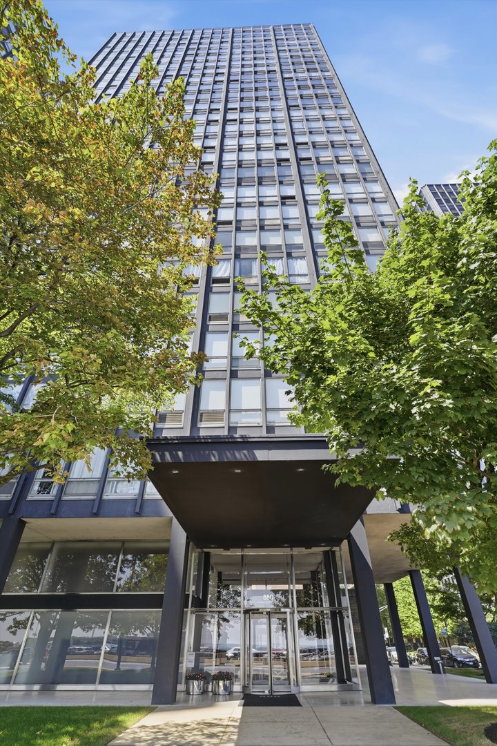 880 N Lake Shore Drive 10C Property Photo 1