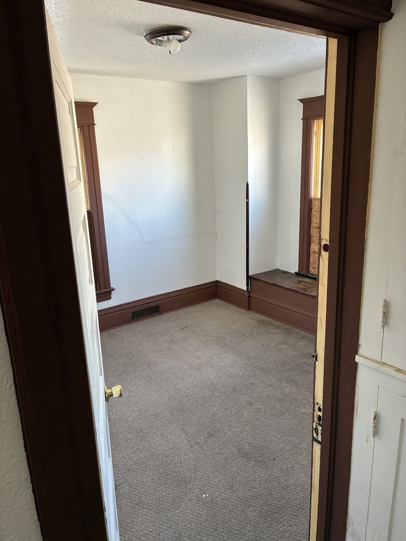 303 W Spring Street Property Photo 13