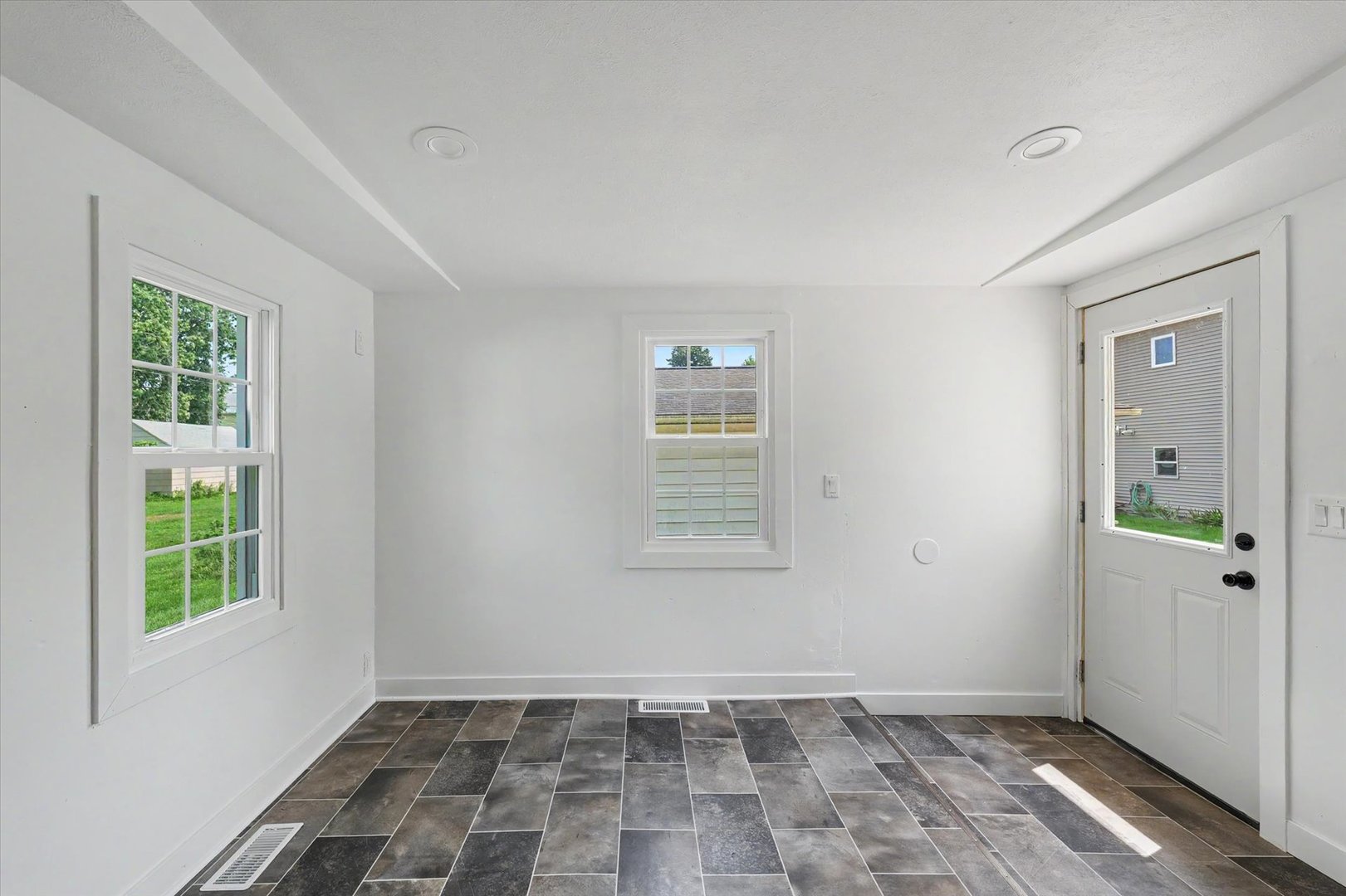 408 N State Street Property Photo 16