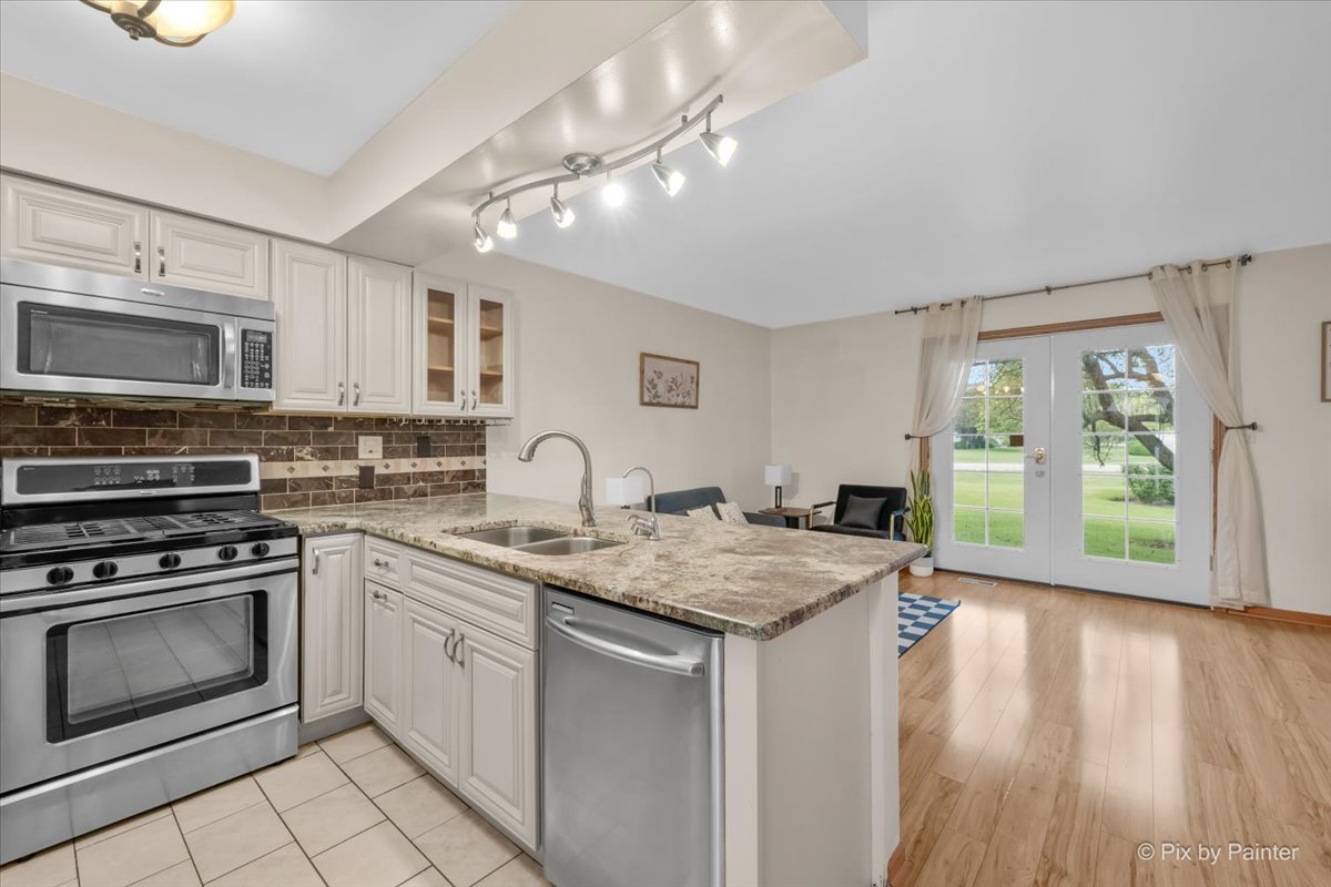473 Nicole Drive B Property Photo 5