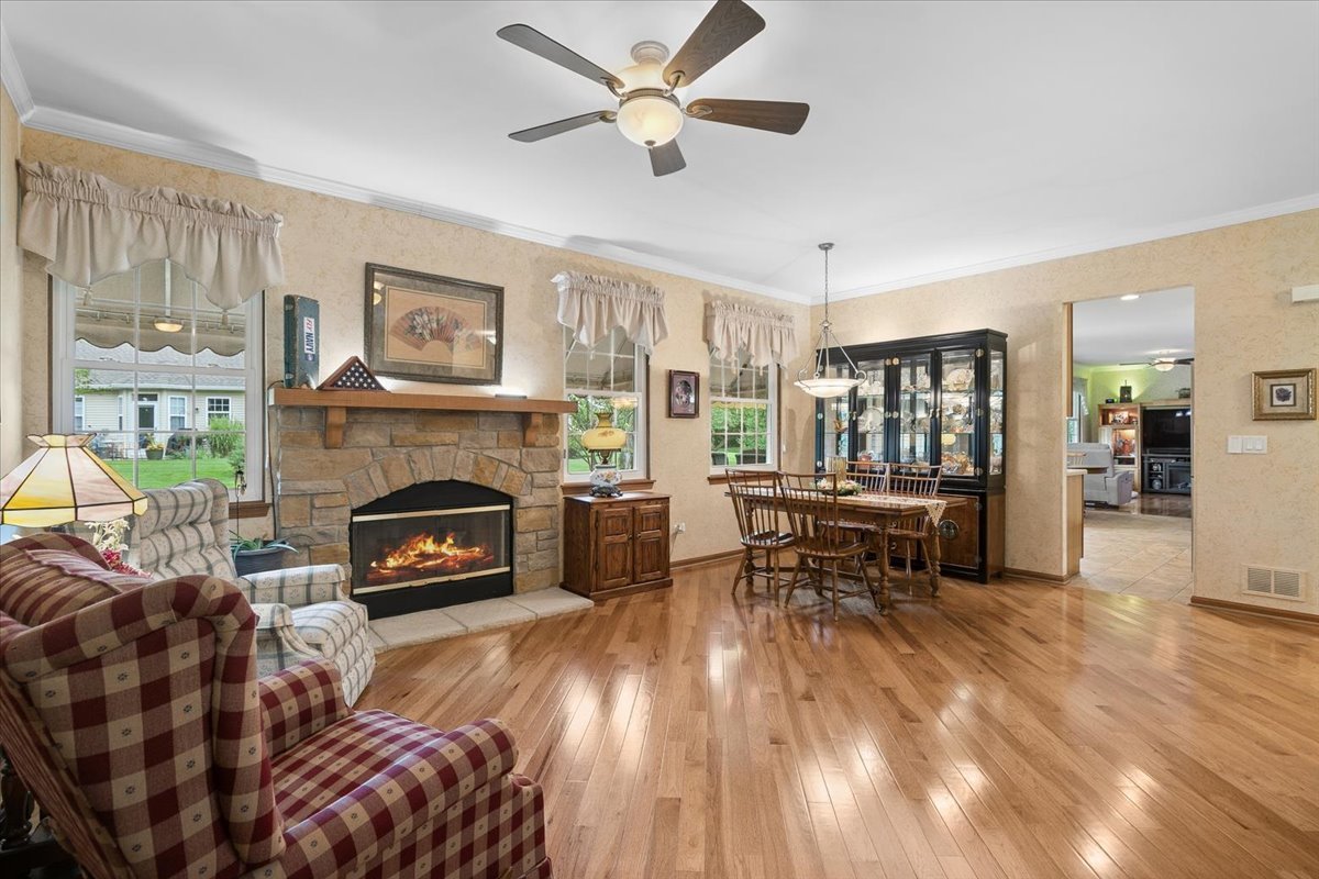 2058 Carillon Drive Property Photo 4