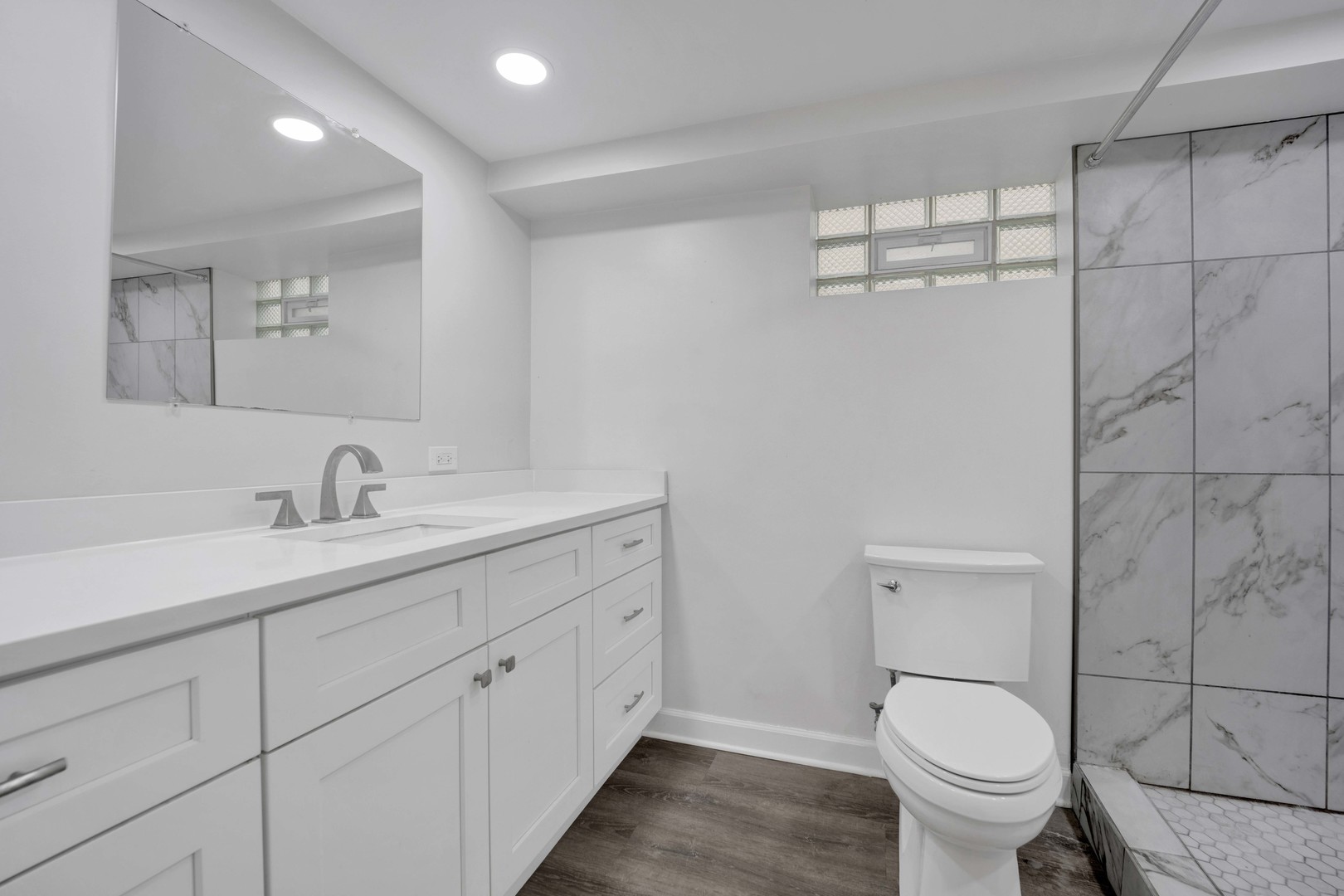 5730 S Oak Park Avenue Property Photo 10