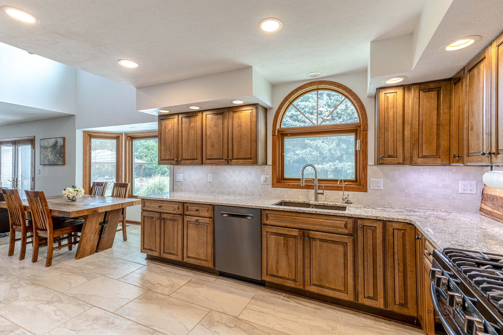 892 Tuneberg Drive Property Photo 8
