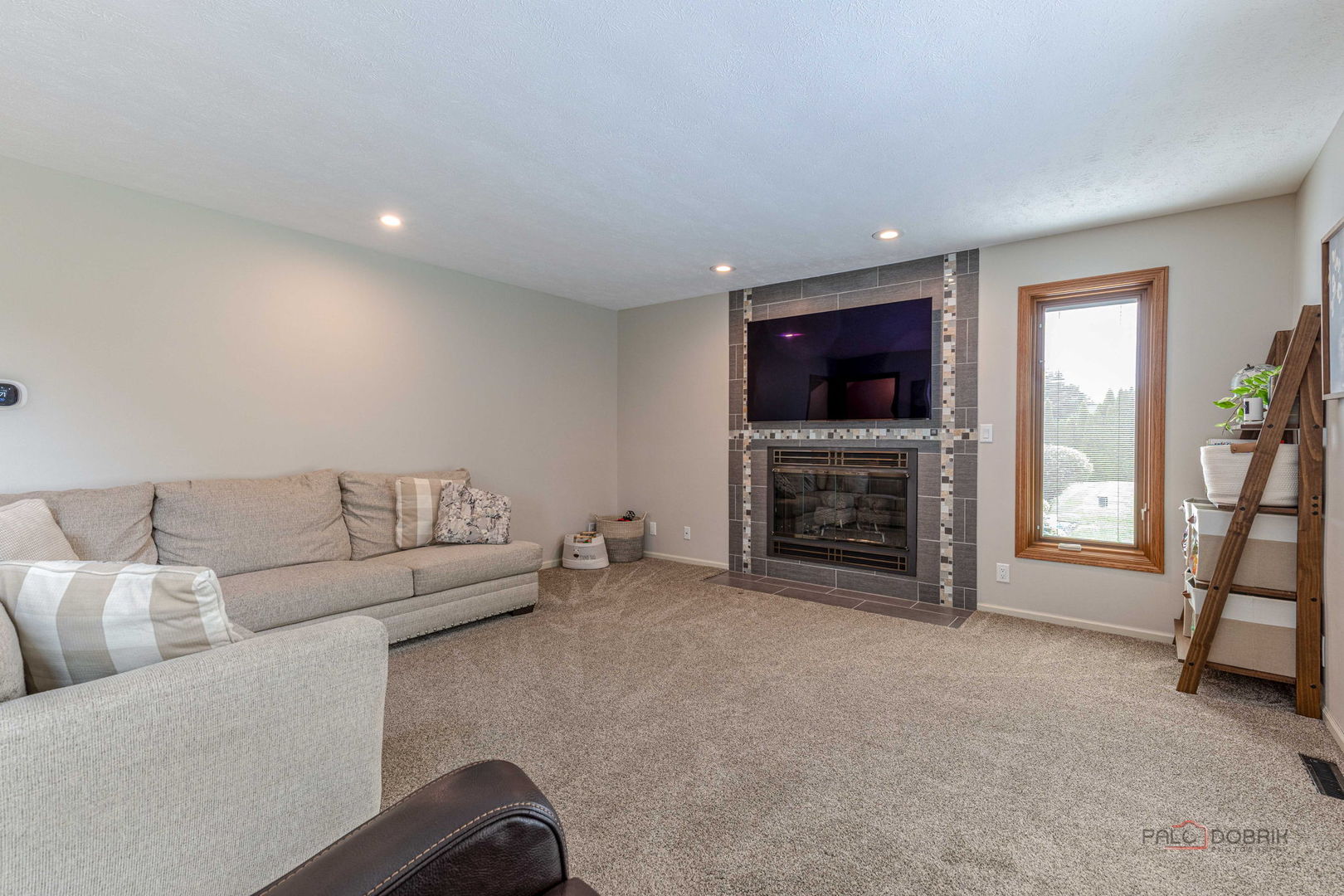 892 Tuneberg Drive Property Photo 11