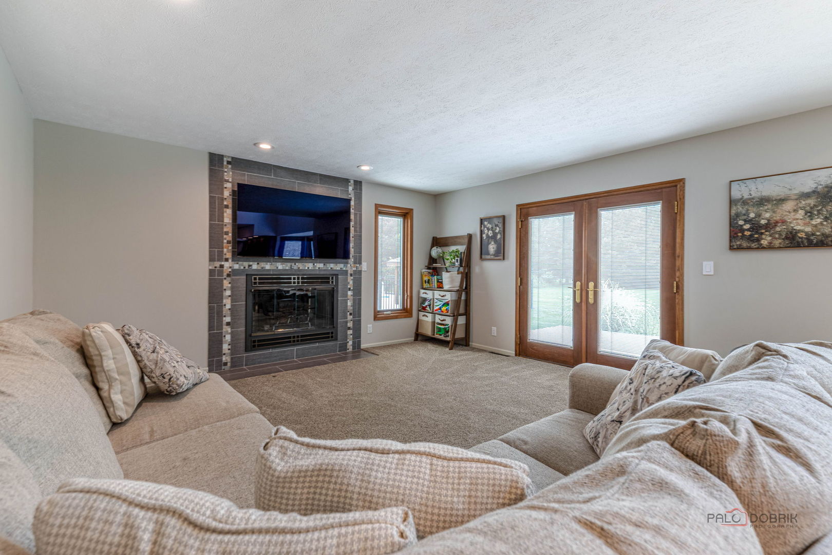 892 Tuneberg Drive Property Photo 12