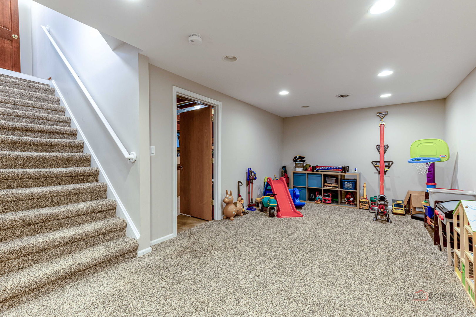892 Tuneberg Drive Property Photo 32
