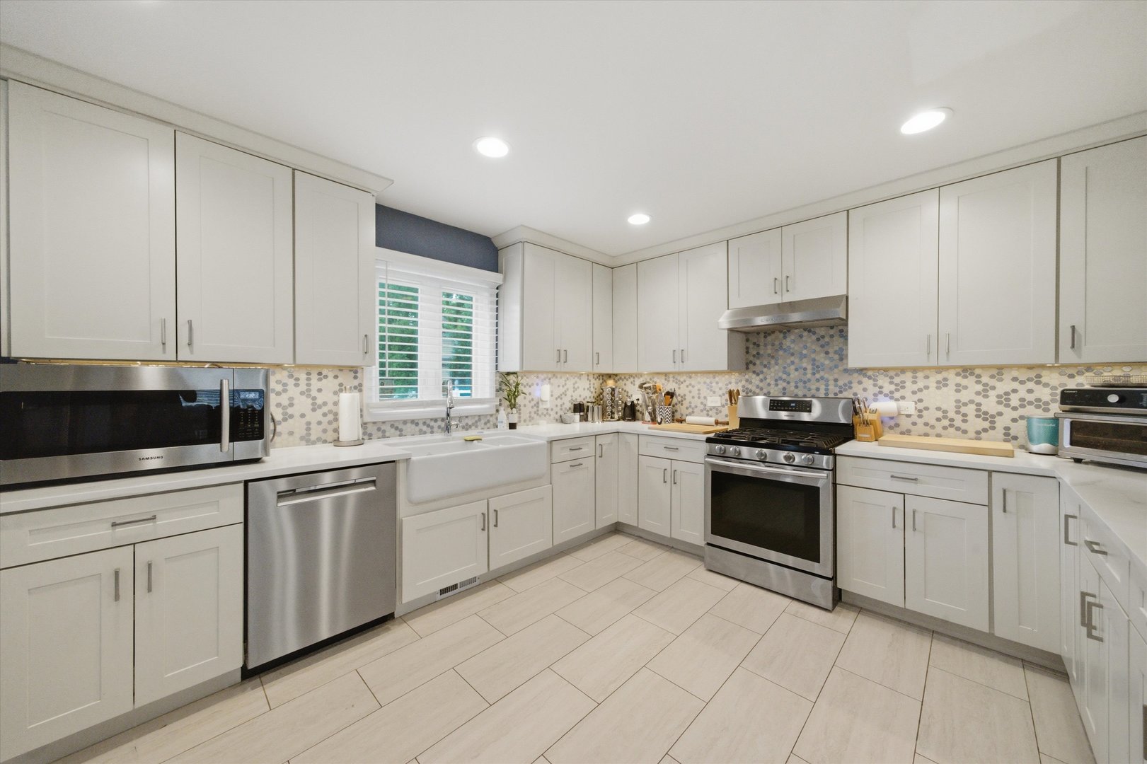 626 E Golf Road Property Photo 7