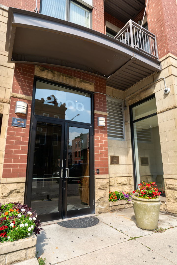 2700 N Halsted Street PH3 Property Photo 1